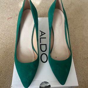 Aldo Green Suede Heels Elegant Design
